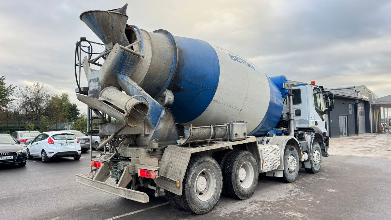 Iveco Trakker AD340TB45 8x4 mixer 10m3 - Camión hormigonera: foto 5 Iveco Trakker AD340TB45 8x4 mixer 10m3 - Camión hormigonera: foto 5