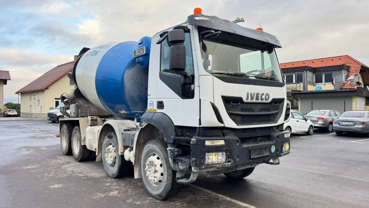 Iveco Trakker AD340TB45 8x4 mixer 10m3 - Camión hormigonera: foto 3 Iveco Trakker AD340TB45 8x4 mixer 10m3 - Camión hormigonera: foto 3