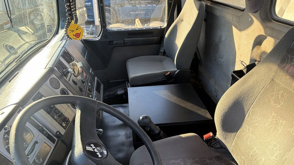 Camión volquete MAN 27.403 - 6x4 - 3 sided tipper - perfect: foto 20