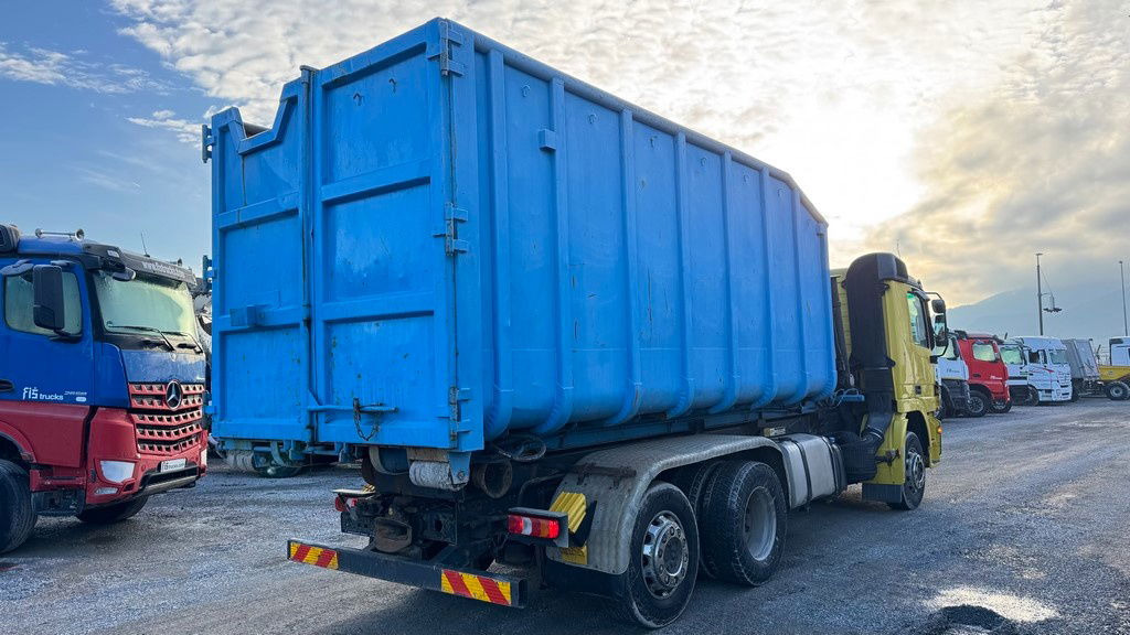 Mercedes-Benz Actros 2546 6x2 abroll tipper - crane LIV - scissors - retarder - lifting axle - Camión portacontenedore/ Intercambiable: foto 5 Mercedes-Benz Actros 2546 6x2 abroll tipper - crane LIV - scissors - retarder - lifting axle - Camión portacontenedore/ Intercambiable: foto 5