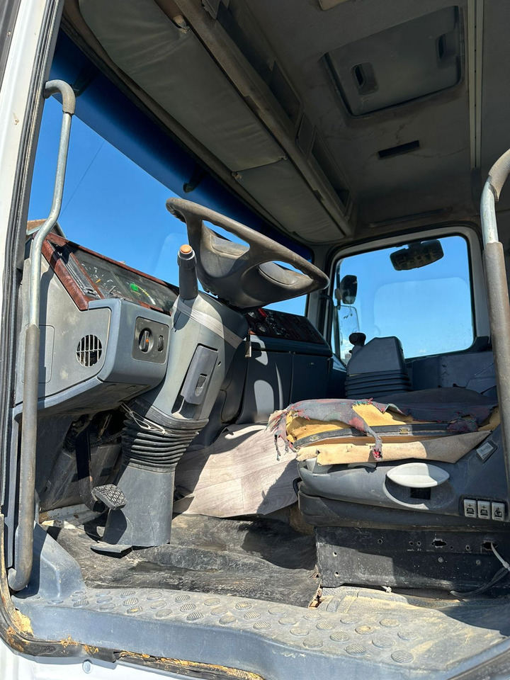 Leasing de  Mercedes-Benz Actros 3243 8x4 chassis Mercedes-Benz Actros 3243 8x4 chassis: foto 17