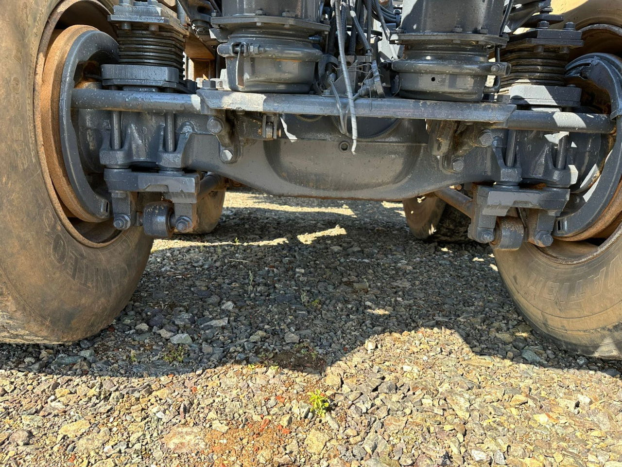 Leasing de  Mercedes-Benz Actros 3243 8x4 chassis Mercedes-Benz Actros 3243 8x4 chassis: foto 12