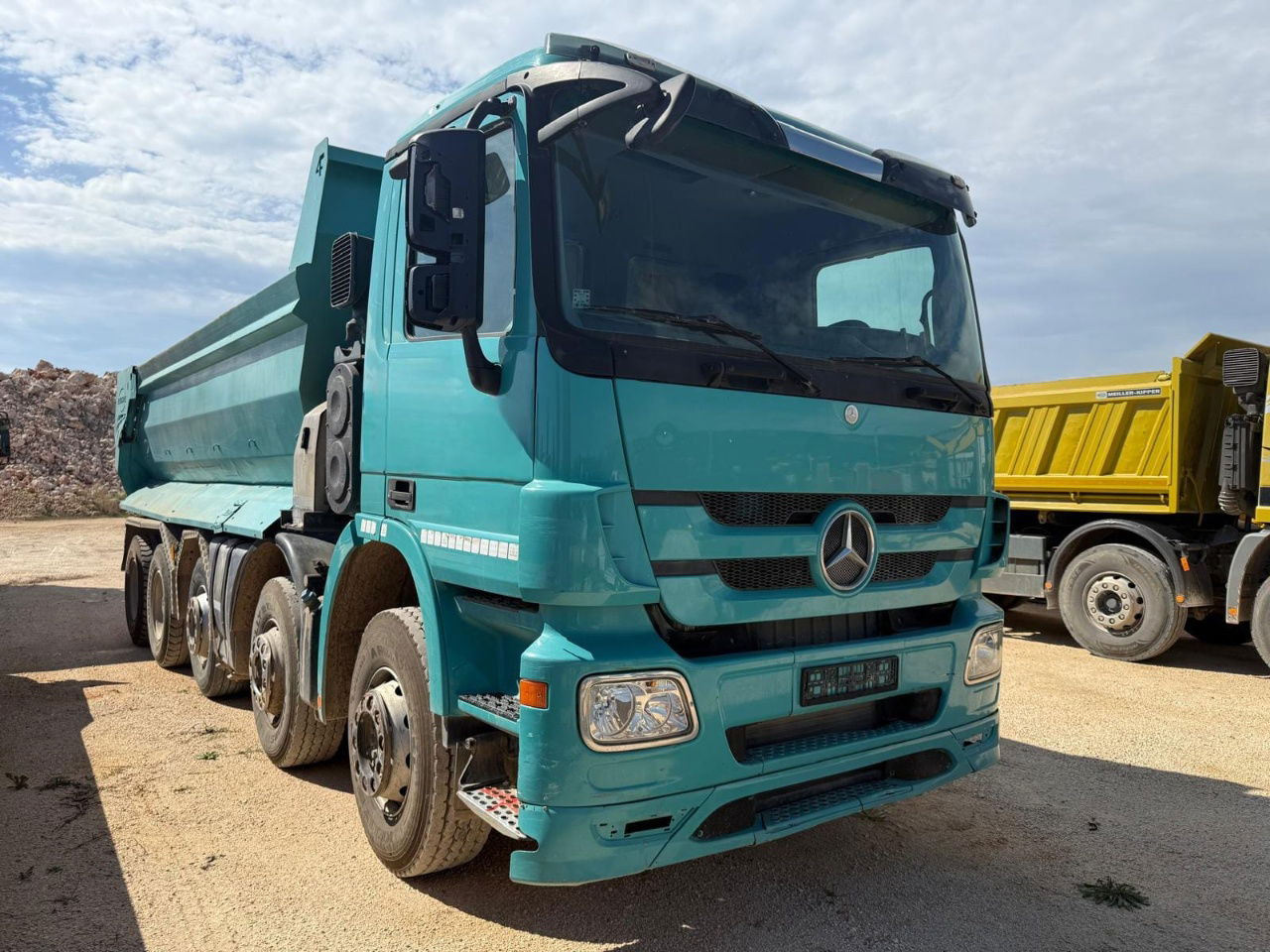 Mercedes-Benz Actros 4448 10x4 mulda tipper - euro 5 - lifting axle - Camión volquete: foto 1 Mercedes-Benz Actros 4448 10x4 mulda tipper - euro 5 - lifting axle - Camión volquete: foto 1