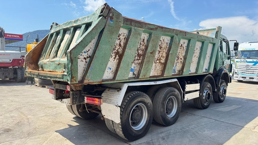 Mercedes-Benz SK 3235 8X4 tipper - V8 - Camión volquete: foto 4 Mercedes-Benz SK 3235 8X4 tipper - V8 - Camión volquete: foto 4