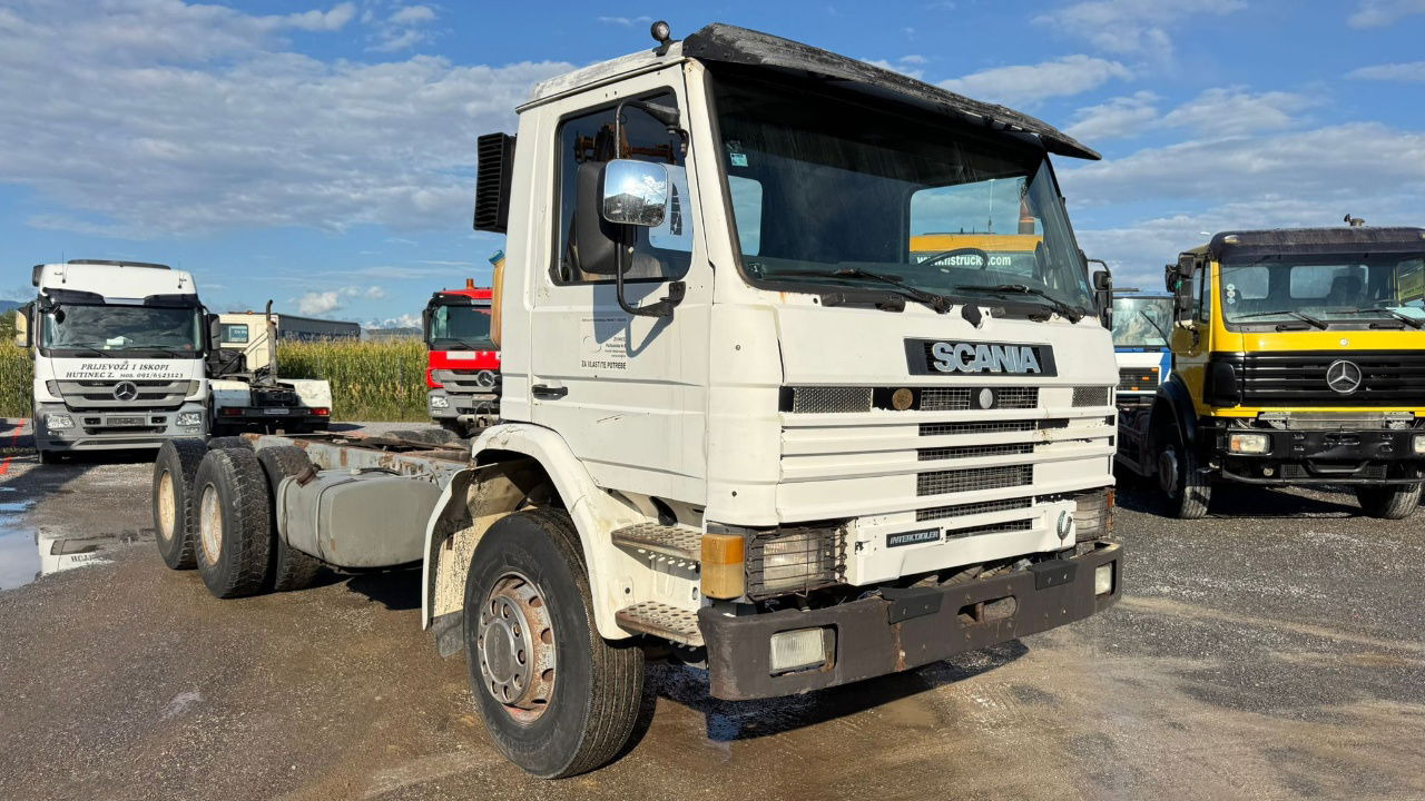Scania P113-310 6x4 chassis - complete spring - Camión chasis: foto 2 Scania P113-310 6x4 chassis - complete spring - Camión chasis: foto 2