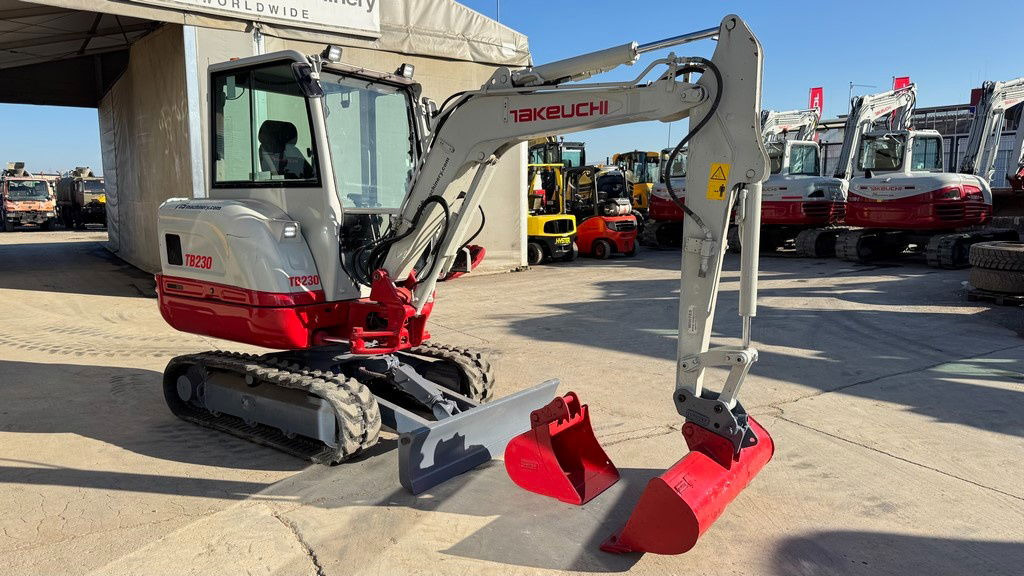 Takeuchi TB230 - 2019 Year - 2435 Hours - 2X Buckets - NEW Tracks - Miniexcavadora: foto 5 Takeuchi TB230 - 2019 Year - 2435 Hours - 2X Buckets - NEW Tracks - Miniexcavadora: foto 5