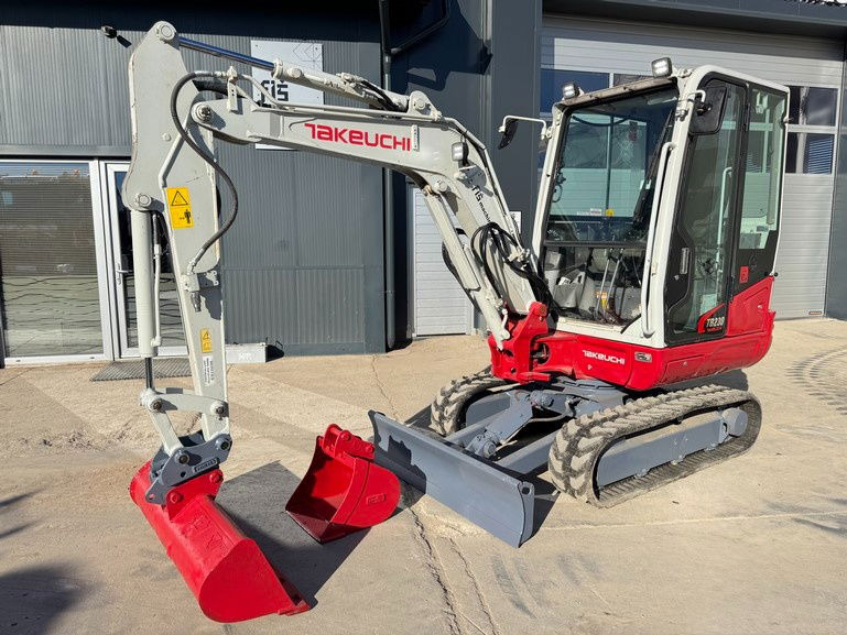 Takeuchi TB230 - 2019 Year - 2435 Hours - 2X Buckets - NEW Tracks - Miniexcavadora: foto 1 Takeuchi TB230 - 2019 Year - 2435 Hours - 2X Buckets - NEW Tracks - Miniexcavadora: foto 1