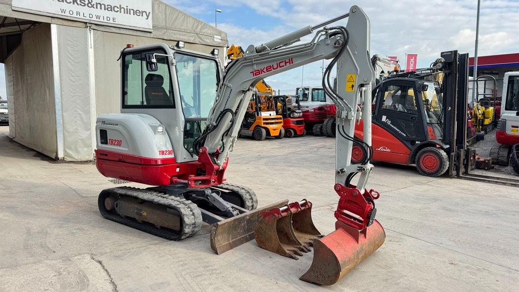 Takeuchi TB230 - Powertilt - 3X Buckets - 2021 Year - TOP - Miniexcavadora: foto 2 Takeuchi TB230 - Powertilt - 3X Buckets - 2021 Year - TOP - Miniexcavadora: foto 2