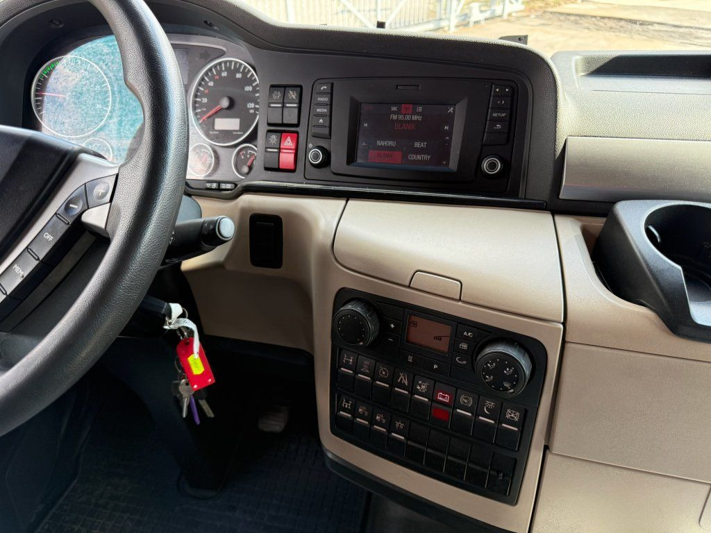 Cabeza tractora MAN TGX18.500 XLX EURO 6: foto 17
