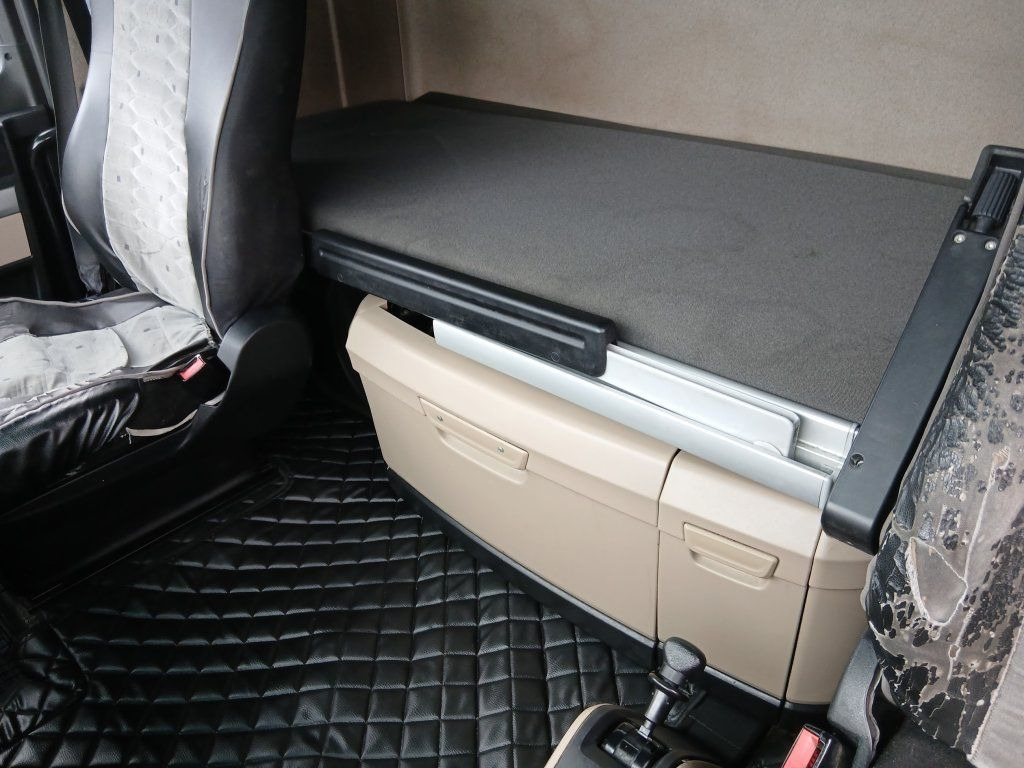 Cabeza tractora MAN TGX18.500 XXL EURO 6 MEGA/lowdeck: foto 16 Cabeza tractora MAN TGX18.500 XXL EURO 6 MEGA/lowdeck: foto 16