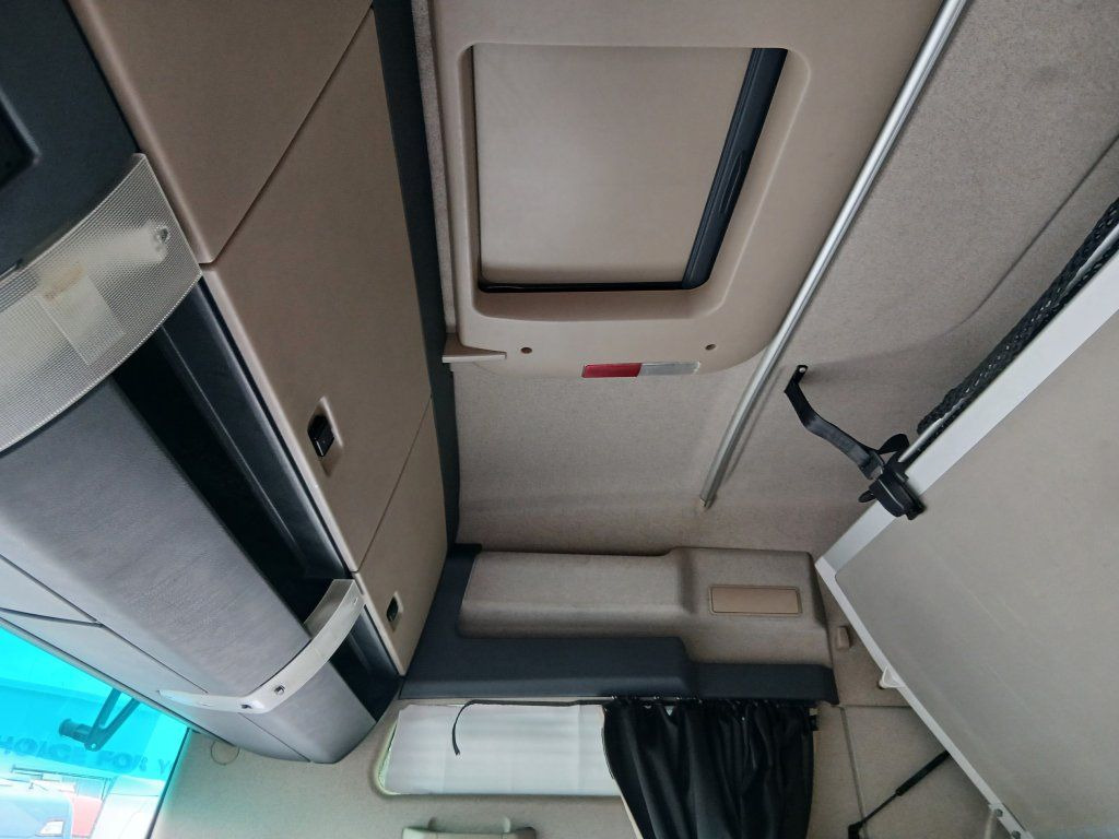 Cabeza tractora MAN TGX18.500 XXL EURO 6 MEGA/lowdeck: foto 18 Cabeza tractora MAN TGX18.500 XXL EURO 6 MEGA/lowdeck: foto 18