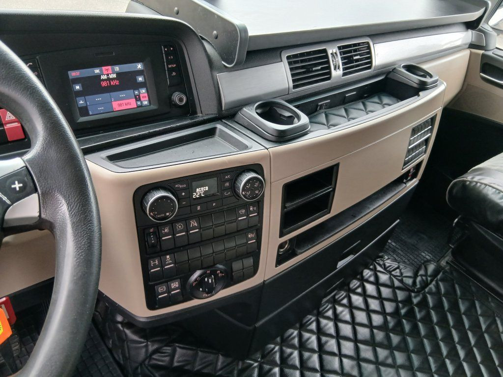 Cabeza tractora MAN TGX18.500 XXL EURO 6 MEGA/lowdeck: foto 15 Cabeza tractora MAN TGX18.500 XXL EURO 6 MEGA/lowdeck: foto 15