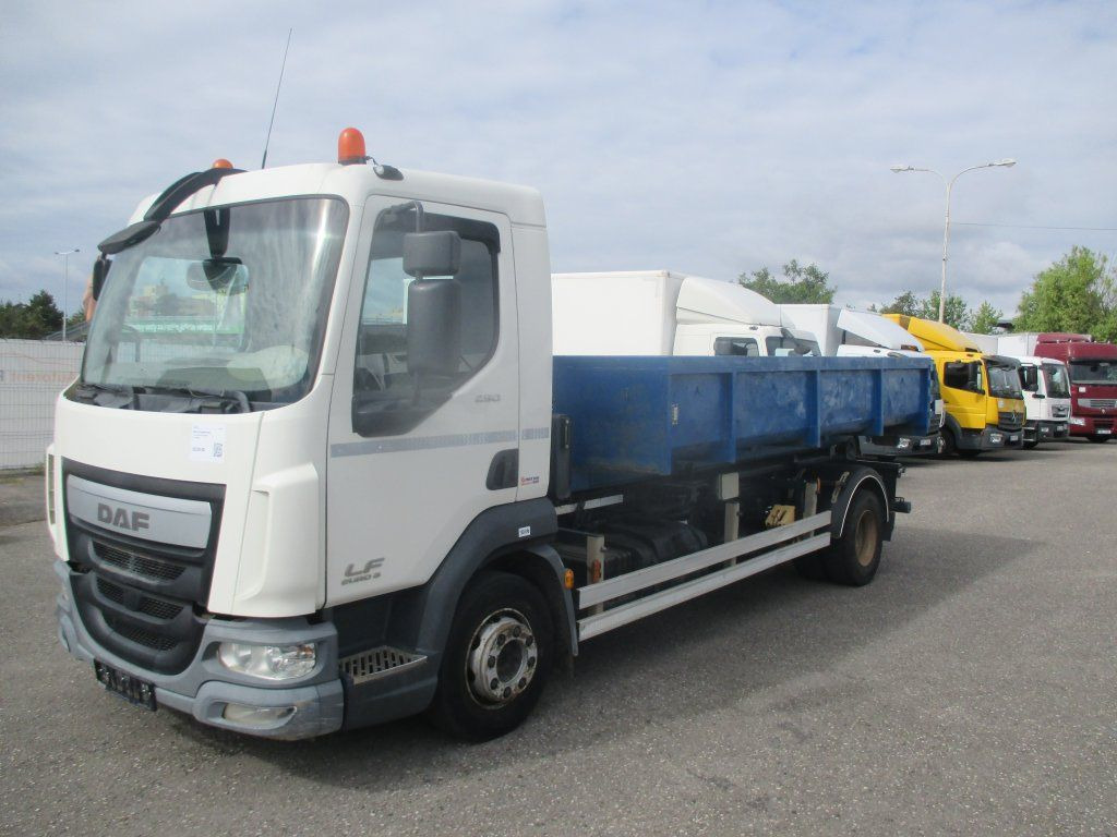 DAF LF 12.250 - Camión multibasculante: foto 1 DAF LF 12.250 - Camión multibasculante: foto 1
