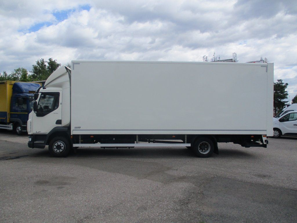DAF LF 230 Dhollandia 2T - Camión caja cerrada: foto 4 DAF LF 230 Dhollandia 2T - Camión caja cerrada: foto 4