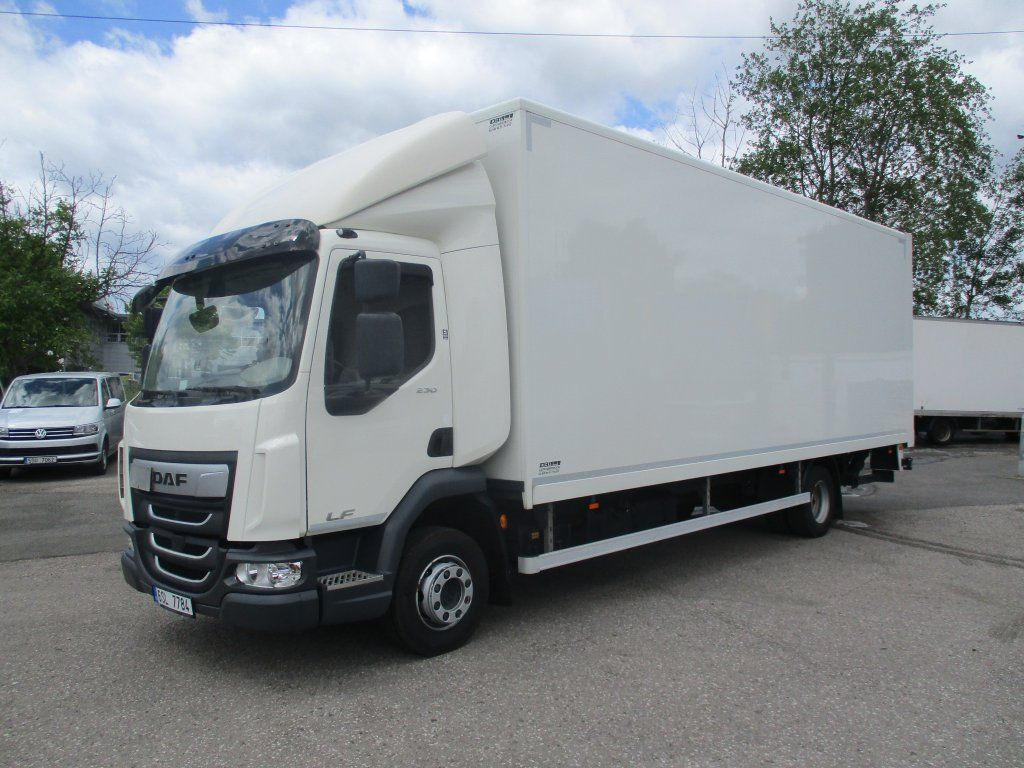 DAF LF 230 Dhollandia 2T - Camión caja cerrada: foto 3 DAF LF 230 Dhollandia 2T - Camión caja cerrada: foto 3