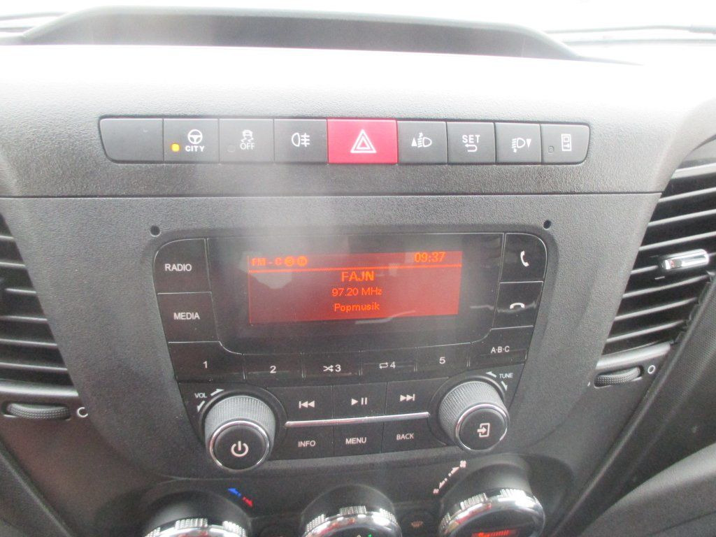 Furgoneta caja cerrada Iveco Daily 35C16: foto 19 Furgoneta caja cerrada Iveco Daily 35C16: foto 19