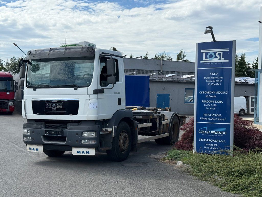 MAN TGM18.290 EURO 5 - Camión multibasculante: foto 1 MAN TGM18.290 EURO 5 - Camión multibasculante: foto 1