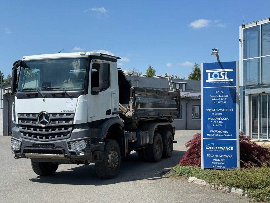 Mercedes-Benz 3343 Arocs 6x6 S3 EURO 6 - Camión volquete: foto 2 Mercedes-Benz 3343 Arocs 6x6 S3 EURO 6 - Camión volquete: foto 2