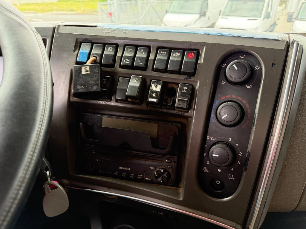 Camión volquete Renault Kerax 450 S3 8x4 EURO 4: foto 20
