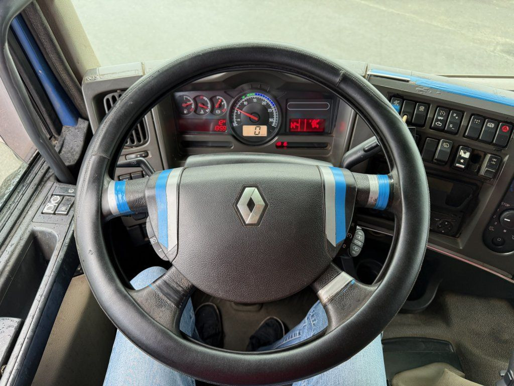 Camión volquete Renault Kerax 450 S3 8x4 EURO 4: foto 17