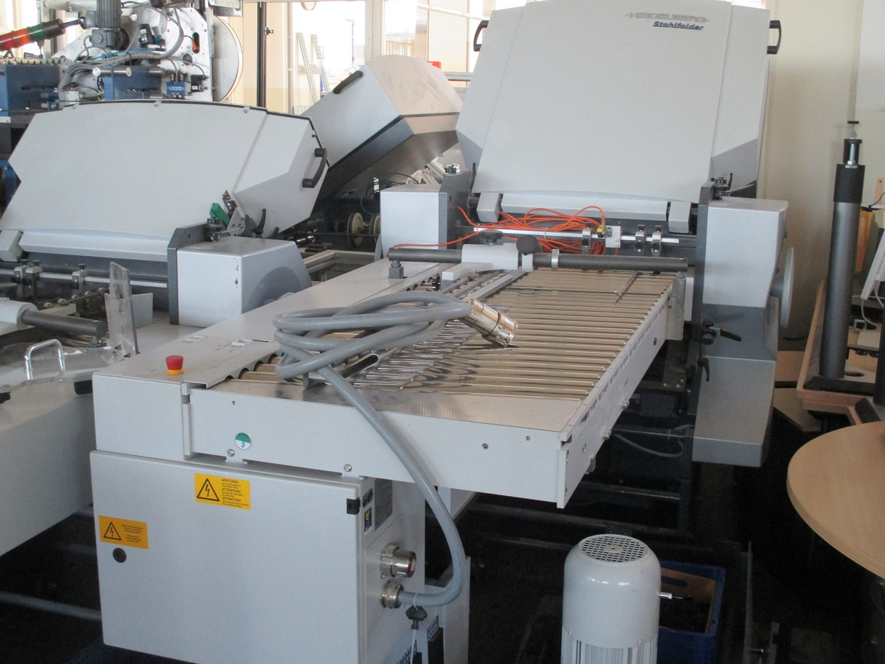 Heidelberg Stahlfolder PFH-82 pallet feeder with SSP-82 slitter shaft station - Plegadora de papel: foto 3 Heidelberg Stahlfolder PFH-82 pallet feeder with SSP-82 slitter shaft station - Plegadora de papel: foto 3