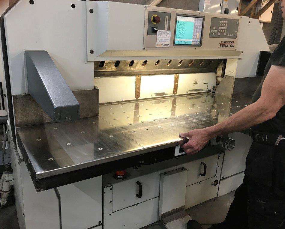 SCHNEIDER SENATOR 115 H Model TC High-speed cutter - Máquina de corte de papel: foto 2 SCHNEIDER SENATOR 115 H Model TC High-speed cutter - Máquina de corte de papel: foto 2