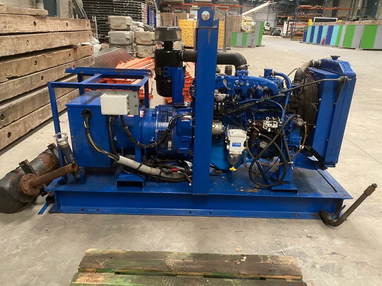 IVECO 80 kVa - Generador industriale: foto 1 IVECO 80 kVa - Generador industriale: foto 1