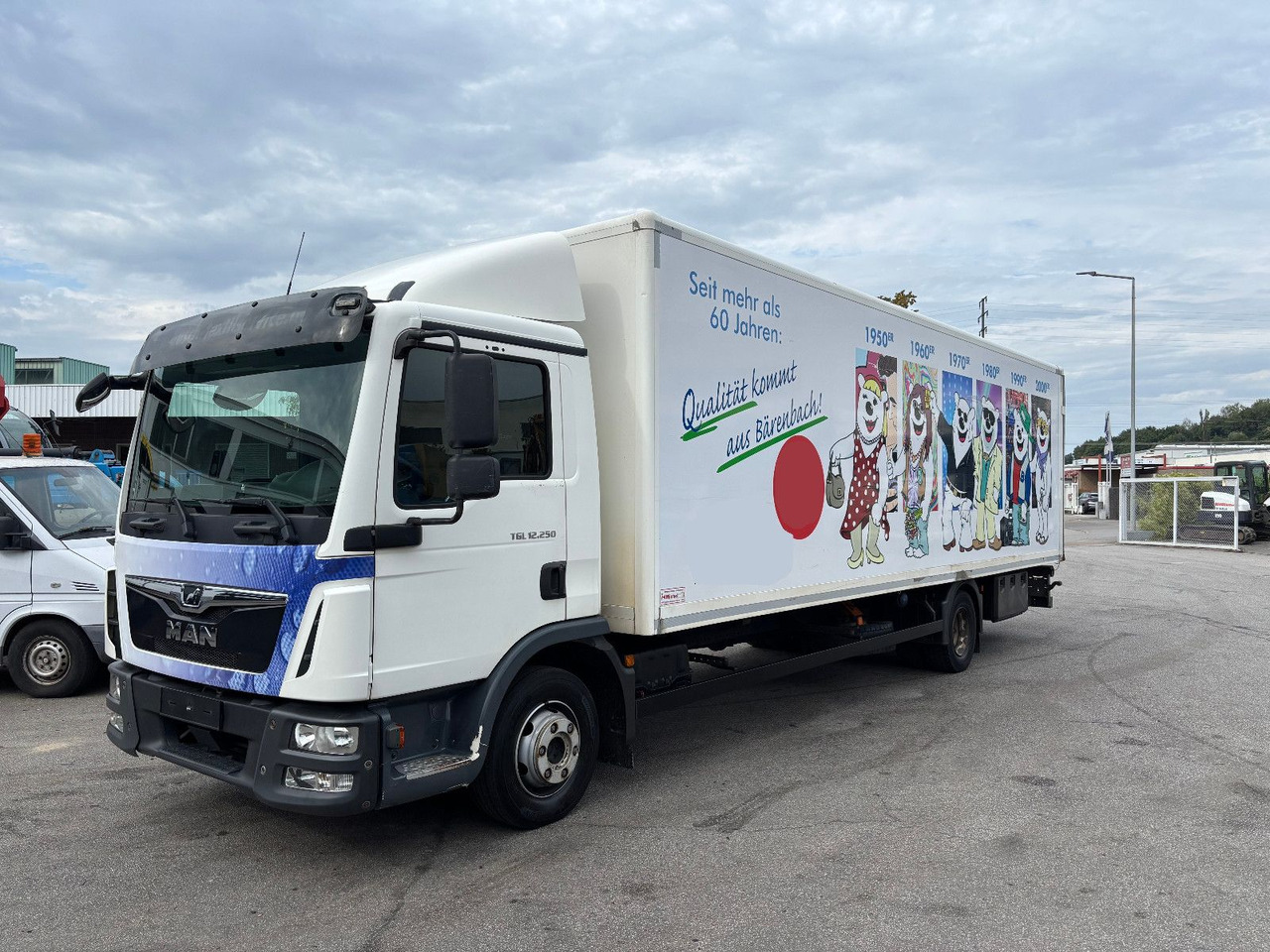 MAN TGL 12.250 LBW/Klima/Standheizung/Bergabfahr - Camión caja cerrada: foto 1 MAN TGL 12.250 LBW/Klima/Standheizung/Bergabfahr - Camión caja cerrada: foto 1