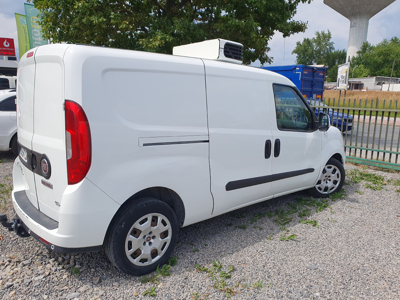 FIAT DOBLO 1.6 LONG CHLODNIA MROZNIA carrier + 230 V KLIMA EURO6 - Furgoneta frigorifica: foto 3 FIAT DOBLO 1.6 LONG CHLODNIA MROZNIA carrier + 230 V KLIMA EURO6 - Furgoneta frigorifica: foto 3