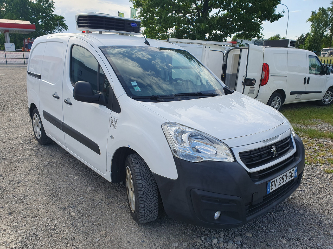 Furgoneta frigorifica PEUGEOT PARTNER LONG CHLODNIA MROZNIA CARRIER  KLIMA NAVI EURO6 [ Copy ] [ Copy ] [ Copy ]: foto 12