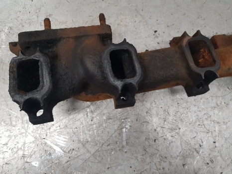 Case 5120, 5220 Exhaust Manifold J901919; 3901919; 76194614 - Colector de escape para Tractor: foto 4 Case 5120, 5220 Exhaust Manifold J901919; 3901919; 76194614 - Colector de escape para Tractor: foto 4