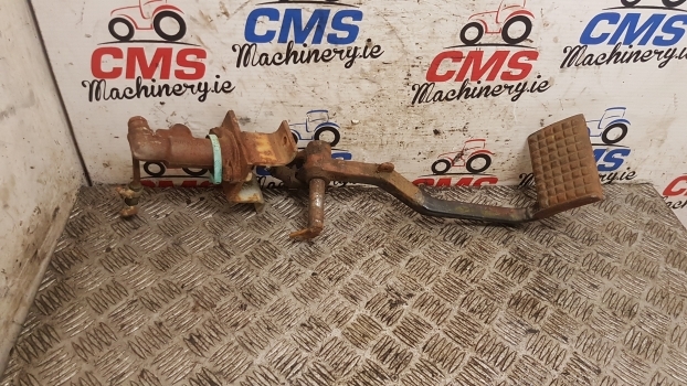 Case International 856 Xl Clutch Pedal Slave Cylinder 3234618r1, 1500215c92 - Cilindro de embrague para Tractor: foto 3 Case International 856 Xl Clutch Pedal Slave Cylinder 3234618r1, 1500215c92 - Cilindro de embrague para Tractor: foto 3