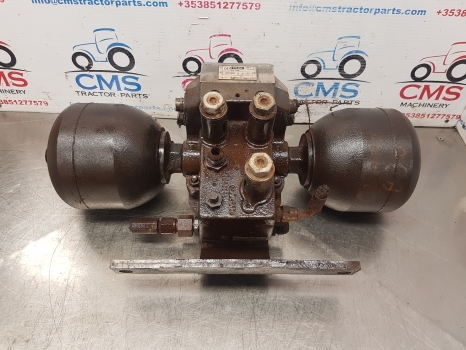 Claas Ares 836, 815, 816, 826 Suspension Controle Valve Parts Only 7700061891 - Suspensión para Tractor: foto 1 Claas Ares 836, 815, 816, 826 Suspension Controle Valve Parts Only 7700061891 - Suspensión para Tractor: foto 1