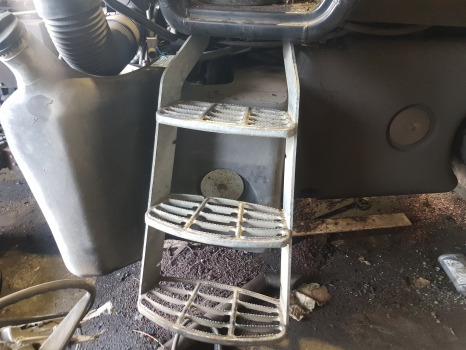 Deutz Fahr Agrotron M620,ttv,mk3, Cab Footstep 04428714.4/10 - Peldaño: foto 1 Deutz Fahr Agrotron M620,ttv,mk3, Cab Footstep 04428714.4/10 - Peldaño: foto 1