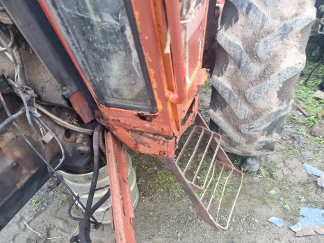 Cabina Fiat 580, 680, 780, 880, 980 Complete Cab, Narrow 5108813 Sold, Sold, Sold: foto 9 Cabina Fiat 580, 680, 780, 880, 980 Complete Cab, Narrow 5108813 Sold, Sold, Sold: foto 9