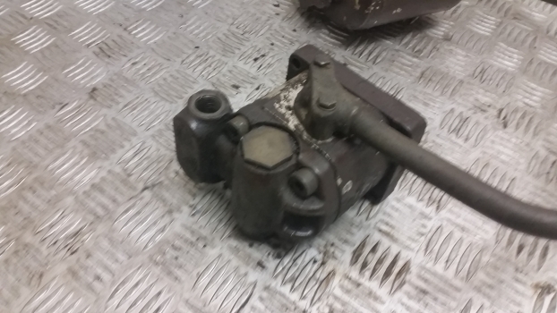 Fiat Tractor 980 Hydraulic Power Steering Pump With Rezervoir 5129481, 87569205 - Bomba de dirección para Tractor: foto 2 Fiat Tractor 980 Hydraulic Power Steering Pump With Rezervoir 5129481, 87569205 - Bomba de dirección para Tractor: foto 2