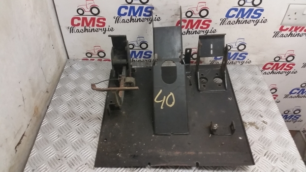 Ford 40 Series Cab Pedal Support Plate, Steering Support 82850738 E9nn3r863ah11m - Pedal para Tractor: foto 1 Ford 40 Series Cab Pedal Support Plate, Steering Support 82850738 E9nn3r863ah11m - Pedal para Tractor: foto 1