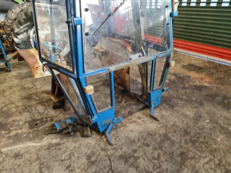 Ford 5600, 6600, 7600, 5000, 6000 Complete Fritzmeier Cab, Frame, Mark 2 Sold - Cabina: foto 5 Ford 5600, 6600, 7600, 5000, 6000 Complete Fritzmeier Cab, Frame, Mark 2 Sold - Cabina: foto 5