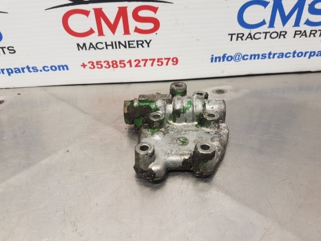John Deere 6200, 6300, 6400, 7600, 7700 Clutch Cooling Valve Housing R109490 - Caja de cambios: foto 2 John Deere 6200, 6300, 6400, 7600, 7700 Clutch Cooling Valve Housing R109490 - Caja de cambios: foto 2