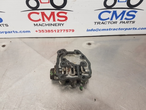 John Deere 6200, 6300, 6400, 7600, 7700 Clutch Cooling Valve Housing R109490 - Caja de cambios: foto 4 John Deere 6200, 6300, 6400, 7600, 7700 Clutch Cooling Valve Housing R109490 - Caja de cambios: foto 4