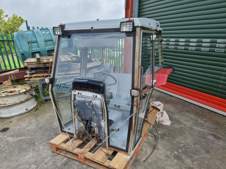 Massey Ferguson 375, 390, 398, 399, 365 Cab Complete No 47 3477585m91 - Cabina: foto 4 Massey Ferguson 375, 390, 398, 399, 365 Cab Complete No 47 3477585m91 - Cabina: foto 4