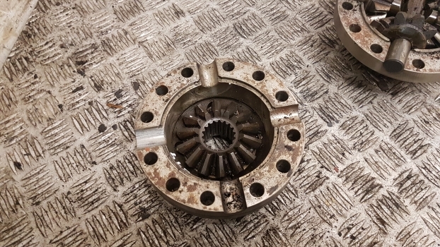 Massey Ferguson 8150, 8160 Front Axle Differential Assy 3429721m91 - Diferencial para Tractor: foto 4 Massey Ferguson 8150, 8160 Front Axle Differential Assy 3429721m91 - Diferencial para Tractor: foto 4
