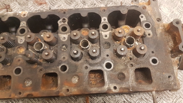 New Holland T5.100, T5.110, T5.120 Engine Cylinder Head 5801823163, 5801663550 - Cabezal de bloque para Tractor: foto 5 New Holland T5.100, T5.110, T5.120 Engine Cylinder Head 5801823163, 5801663550 - Cabezal de bloque para Tractor: foto 5