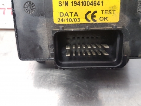 New Holland Ts115a Case Mxu100, 110 Worklamp Ecu 82022885, 47571856 - Unidad de control para Tractor: foto 4 New Holland Ts115a Case Mxu100, 110 Worklamp Ecu 82022885, 47571856 - Unidad de control para Tractor: foto 4