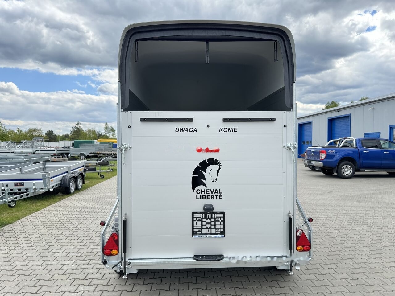 Cheval Liberté Gold Origins ALU przyczepa do przewozu 2 koni 2000kg + siodlarni - Remolque para caballos: foto 5 Cheval Liberté Gold Origins ALU przyczepa do przewozu 2 koni 2000kg + siodlarni - Remolque para caballos: foto 5