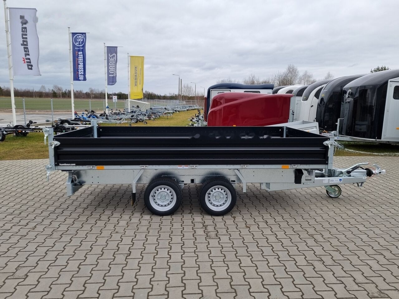 Humbaur HTK 3500.37 dumping trailer tipper black paint steel sides 3.5T - Remolque volquete: foto 3 Humbaur HTK 3500.37 dumping trailer tipper black paint steel sides 3.5T - Remolque volquete: foto 3