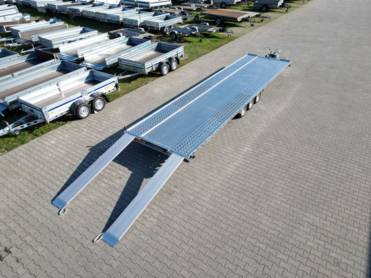 Wiola L35G85 8.5m long trailer with 3 axles for transport of 2 cars - Remolque portavehículos: foto 2 Wiola L35G85 8.5m long trailer with 3 axles for transport of 2 cars - Remolque portavehículos: foto 2