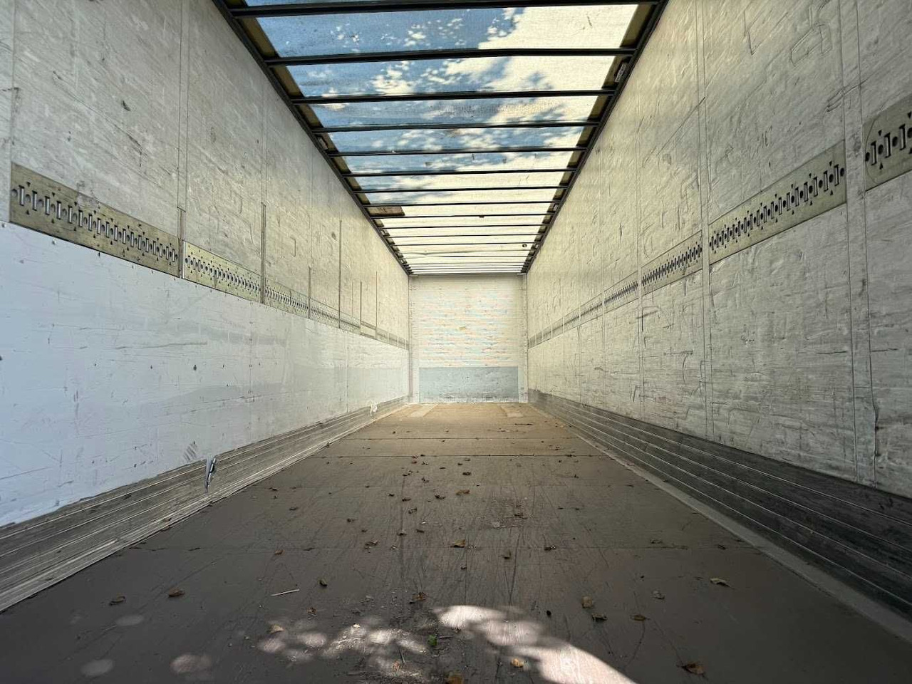 Schmitz Izoterma Kontener Box, 2015 r , z Francji - Semirremolque caja cerrada: foto 5 Schmitz Izoterma Kontener Box, 2015 r , z Francji - Semirremolque caja cerrada: foto 5