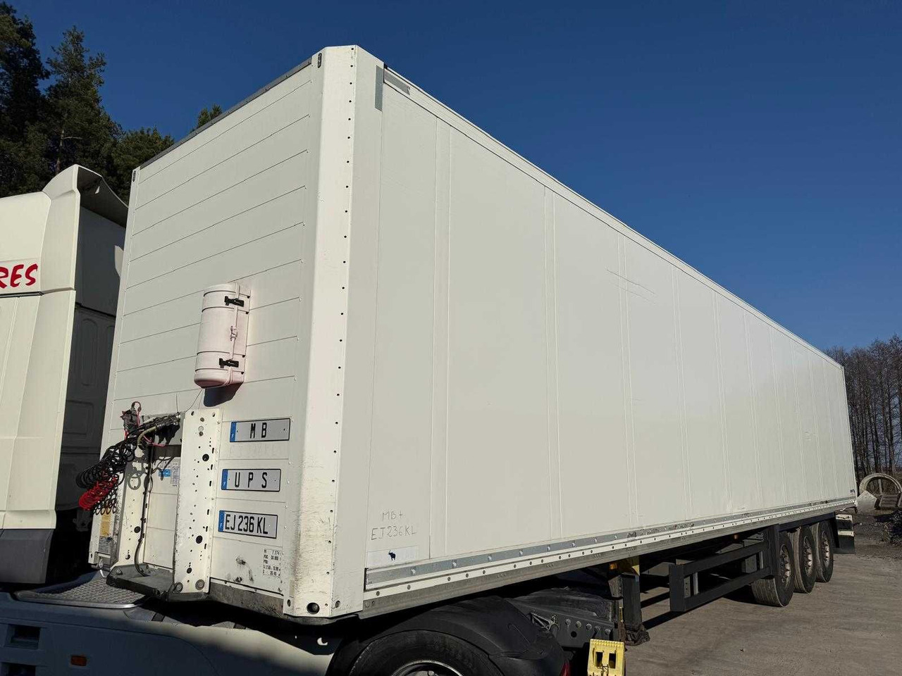 Schmitz Izoterma Kontener Box, 2017r, roleta , 481083 km , z Francji - Semirremolque caja cerrada: foto 3 Schmitz Izoterma Kontener Box, 2017r, roleta , 481083 km , z Francji - Semirremolque caja cerrada: foto 3