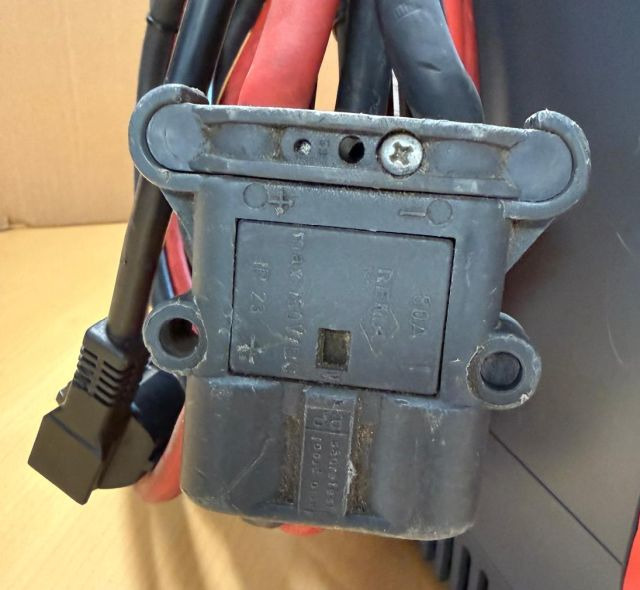 Hawker unknown | Charger for Next Sys batteries 24V36A 1085w 200-240 Vac sn. SCA - Acumulador para Equipo de manutención: foto 3 Hawker unknown | Charger for Next Sys batteries 24V36A 1085w 200-240 Vac sn. SCA - Acumulador para Equipo de manutención: foto 3